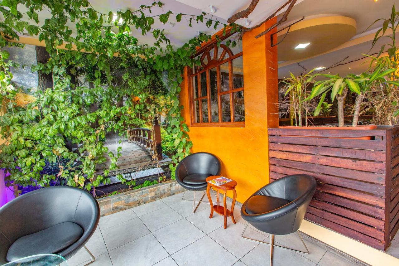 La Kapital Hotel アンバート エクステリア 写真